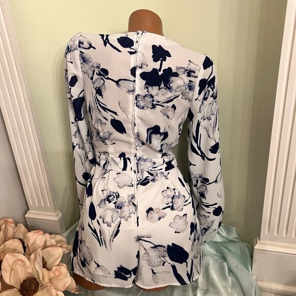 Charlotte Russe Romper. Size XS. White Blue. Lined Shorts. Crossover. B103 - Picture 2 of 5